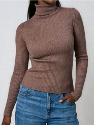 Prążkowany sweter - brązowy. Brązowe swetry nierozpinane damskie Sinsay, l, bez wzorów, prążkowane, bez kołnierzyka, bez ramiączek. Za 49.99 zł.