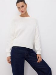 Sweter oversize - złamana biel. Swetry nierozpinane damskie Reserved, l, bez wzorów, z bawełny, bez kołnierzyka, bez ramiączek. Za 139.99 zł.