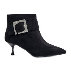 Botki Damskie Na Szpilce Z Ozdobną Klamrą Czarne Nirilis. Czarne botki damskie bez wzorów, eleganckie, bez obcasa, na szpilce, bez zapięcia. Za 224.91 zł.
