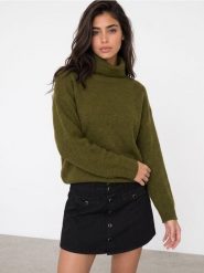 Sweter z golfem i domieszką wełny - zielony. Zielone swetry nierozpinane damskie Sinsay, l, bez wzorów, z wełny, bez kołnierzyka, bez ramiączek. Za 45.99 zł.