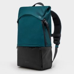 Plecak sportowy do piłki nożnej Kipsta Urban 25 L. Czarne plecaki męskie KIPSTA, bez wzorów, z materiału, sportowe. Za 129.99 zł.