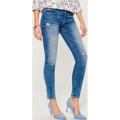 Jeansy regular skinny - Niebieski. Niebieskie jeansy damskie Mohito, bez wzorów, z jeansu. Za 109.99 zł.