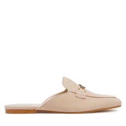Klapki Guess. Brązowe klapki damskie Guess, z aplikacjami, bez obcasa, bez zapięcia. Za 319.99 zł.