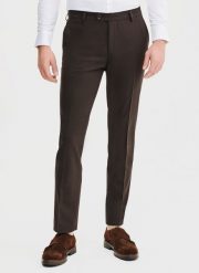 PAKO LORENTE – Brązowe spodnie garniturowe. Brązowe eleganckie spodnie męskie Pako Lorente, m, bez wzorów, z poliesteru, eleganckie. Za 899.99 zł.