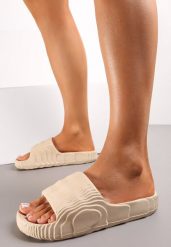 Beżowe Piankowe Klapki z Ozdobnym Tłoczeniem Eupnia. Brązowe klapki damskie Renee, bez wzorów, bez obcasa, bez zapięcia. Za 9.99 zł.