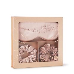 Crystallove Silk eye mask & scrunchies set – opaska na oczy i gumki z jedwabiu Szlafroki i ręczniki 1 ct Damski. Żółte szlafroki damskie Crystallove, l, z aplikacjami, z jedwabiu, bez ramiączek, bez kaptura. Za 289.00 zł.