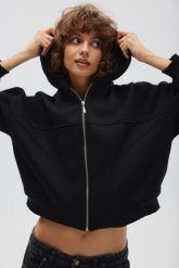 Bluza z kapturem zapinana na zamek w kolorze TOTALLY BLACK - DESEO-M/L. Czarne bluzy damskie Marsala, l, bez wzorów, z bawełny, sportowe, bez ramiączek, z kapturem. Za 349.90 zł.