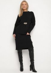 Czarna Sweterkowa Sukienka z Wiskozą i Broszką Tinarrea. Czarne sukienki damskie Born2be, do pracy, z aplikacjami, z wiskozy, biznesowe, bez kołnierzyka, bez ramiączek, midi, sportowe. Za 129.99 zł.