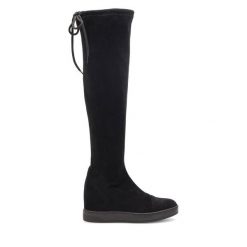 Kozaki Clara Barson. Czarne kozaki damskie Clara Barson, bez wzorów, bez obcasa, na płaskiej podeszwie, bez zapięcia. Za 199.99 zł.