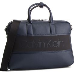 Torba na laptopa CALVIN KLEIN - Strike Slim Laptop Bag K50K504277 Navy 068. Niebieskie torby na laptopa damskie Calvin Klein, bez wzorów, ze skóry ekologicznej. W wyprzedaży za 379.00 zł.