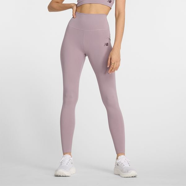 Legginsy damskie New Balance WP41127ICW – różowe. Czerwone legginsy damskie New Balance, bez wzorów, z materiału. Za 129.99 zł.