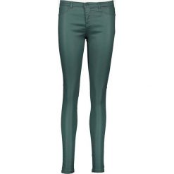 Dżinsy "Coaty" - Skinny fit - w kolorze zielonym. Zielone jeansy damskie NAF NAF, z aplikacjami, klasyczne, z standardowym stanem. W wyprzedaży za 69.95 zł.