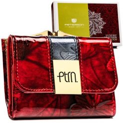 Mały, skórzany portfel damski w czerwonym kolorze zamykany na zatrzask i bigiel - Peterson. Czerwone portfele damskie Peterson, ze skóry. Za 74.99 zł.