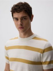 Bawełniany sweter z krótkim rękawem - wielobarwny. Swetry męskie Reserved, l, bez wzorów, z bawełny, bez kołnierzyka, bez ramiączek. Za 99.99 zł.