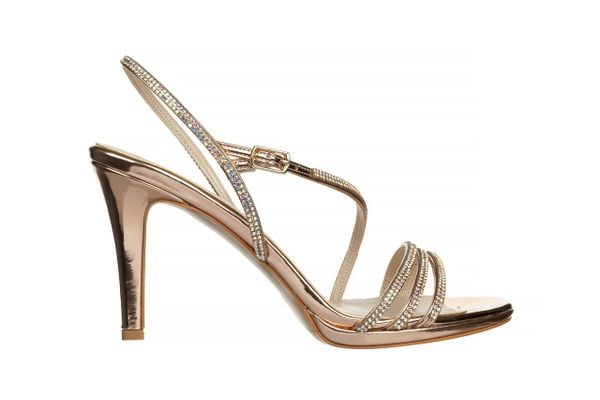 Sandały Bayla-187 587-1712 Rose 187097, Różowe złoto, Skóra ekologiczna - 39. Żółte sandały damskie Bayla, bez wzorów, z lakierowanej skóry, bez obcasa, na platformie, bez zapięcia. W wyprzedaży za 134.10 zł.