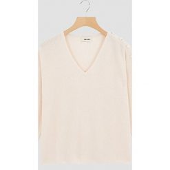 Sweter w kolorze kremowym. Białe swetry nierozpinane damskie Rodier, s, bez wzorów, prążkowane, bez kołnierzyka, bez ramiączek. W wyprzedaży za 219.95 zł.