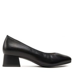 Czółenka Caprice. Czarne czółenka damskie Caprice, bez wzorów, bez obcasa, bez zapięcia. Za 279.99 zł.