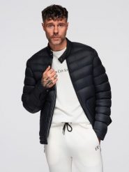 Pikowana klasyczna kurtka męska ze stójką – czarna V1. Czarne kurtki męskie Ombre Clothing, m, bez wzorów, z materiału, klasyczne, bez kaptura. Za 339.99 zł.
