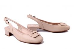 RIEKER 43456-62 beige, czółenka damskie. Brązowe czółenka damskie Rieker, na lato, bez wzorów, bez obcasa, bez zapięcia. Za 339.90 zł.