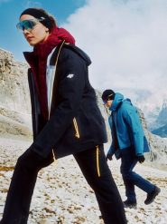 4F Spodnie trekkingowe damskie - czarne S. Czarne spodnie sportowe damskie 4F, bez wzorów, z materiału, trekkingowe, primaloft. Za 299.99 zł.