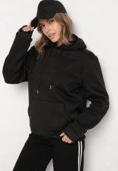 Czarna Bluza z Kapturem i Kangurkową Kieszenią Envila. Czarne bluzy męskie Born2be, l, bez wzorów, z jeansu, eleganckie, bez ramiączek, z kapturem. Za 59.99 zł.