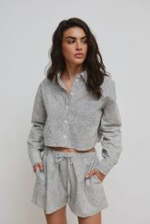 Krótka koszula z lnu i bawełny w paski CZARNO BIAŁE - PORTELA-XS/S. Białe koszule damskie Marsala, s, bez wzorów, z bawełny, eleganckie, bez kołnierzyka, bez ramiączek. Za 229.90 zł.