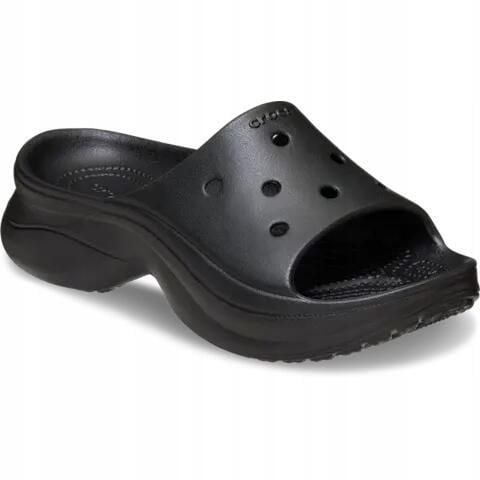Klapki Dla Dorosłych Crocs Bae Slide. Czerwone klapki damskie Crocs, bez wzorów, z materiału, bez obcasa, bez zapięcia. Za 119.99 zł.