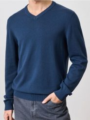 Sweter z dekoltem w serek - niebieski. Niebieskie swetry męskie Sinsay, l, bez wzorów, bez kołnierzyka, bez ramiączek. Za 39.99 zł.