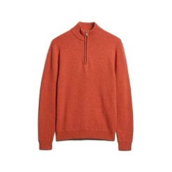 Sweter z dekoldem typu polo z siateczki Superdry Essential. Brązowe swetry męskie Superdry, na jesień, xl, bez wzorów, z dzianiny, eleganckie, bez kołnierzyka, bez ramiączek. Za 272.85 zł.