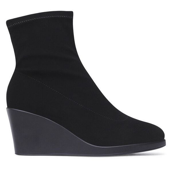 Botki Jenny Fairy. Czarne botki damskie Jenny Fairy, bez wzorów, bez obcasa, na koturnie, bez zapięcia. Za 159.99 zł.