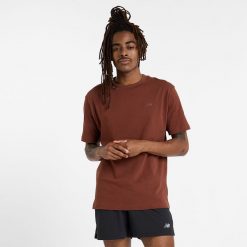Koszulka męska New Balance MT41533ROK – brązowa. Brązowe koszulki sportowe męskie New Balance, m, bez wzorów, z dresówki, bez ramiączek. Za 69.99 zł.