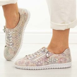 Wielokolorowe ażurowe skórzane półbuty damskie Cambell 07351. Półbuty damskie Cambell, na jesień, w ażurowe wzory, z jeansu, casualowe, z okrągłym noskiem, bez obcasa, bez zapięcia. Za 229.00 zł.