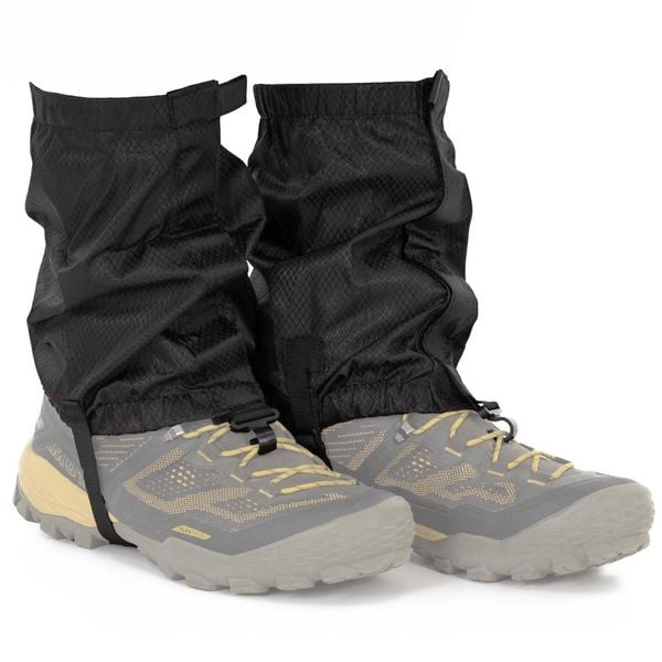 Stuptuty trekkingowe Springos wodoodporne ochraniacze uniwersalne 2 szt. Czarne buty zimowe męskie Springos, bez wzorów, bez obcasa, bez zapięcia. Za 19.99 zł.