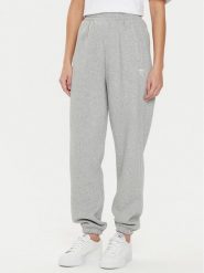 Adidas Spodnie dresowe Essentials Fleece IY9638 Szary Loose Fit. Szare spodnie dresowe damskie Adidas, bez wzorów, z bawełny. Za 142.99 zł.