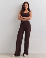 Damskie legginsy z prostą nogawką, wysoki stan, squat proof Sense czekoladowe. Brązowe legginsy damskie Aim'n, bez wzorów, z elastanu. Za 347.00 zł.