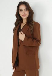 Brązowa Marynarka Oversize Niezapinana Basi. Brązowe marynarki i żakiety damskie Born2be, bez wzorów, bez kołnierzyka, bez ramiączek. Za 119.99 zł.