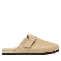 Klapki Manebi. Brązowe klapki damskie Manebi, bez wzorów, bez obcasa, bez zapięcia. Za 317.99 zł.