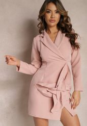 Różowa Sukienka Mini w Stylu Marynarki z Długimi Rękawami i Kwiatową Aplikacją Tansiwia. Czerwone sukienki damskie Renee, l, z aplikacjami, bez kołnierzyka, bez ramiączek, mini, kopertowe. Za 119.99 zł.