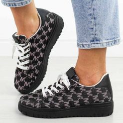 Czarne sportowe buty damskie McBraun 23362. Czarne obuwie sportowe damskie McBraun, na lato, bez wzorów, z tkaniny, bez zapięcia, na fitness i siłownię. Za 99.00 zł.