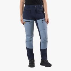 Spodnie outdoor Hiking damska Swedemount Lofoten Stretch Pants szybkoschnące. Niebieskie spodnie sportowe damskie SWEDEMOUNT, na lato, bez wzorów, z tkaniny, sportowe, outdoorowe. Za 399.99 zł.