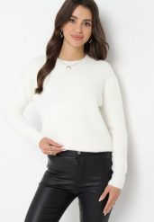 Biały Puchaty Sweter Wełniany Helmintts. Białe swetry nierozpinane damskie Born2be, l, bez wzorów, z tkaniny, bez kołnierzyka, bez ramiączek. Za 59.99 zł.