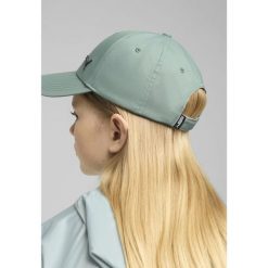 Młodzieżowa czapka z daszkiem ESS Metal PUMA Cat PUMA Green Moon. Zielona czapki damskie Puma, bez wzorów, klasyczne. Za 48.99 zł.