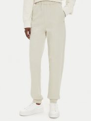 Calvin Klein Jeans Spodnie dresowe J20J224443 Beżowy Regular Fit. Brązowe spodnie dresowe damskie Calvin Klein Jeans, bez wzorów, z bawełny. Za 289.99 zł.