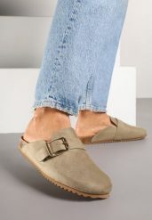 Zielone Klapki z Ozdobną Klamrą w Stylu Chodaków Afindea. Zielone klapki damskie Renee, bez wzorów, z jeansu, eleganckie, bez obcasa, na płaskiej podeszwie, bez zapięcia. W wyprzedaży za 74.99 zł.