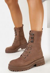 Brązowe Botki Workery z Imitacji Zamszu Iothy. Brązowe botki damskie Born2be, bez wzorów, klasyczne, bez obcasa, na płaskiej podeszwie, bez zapięcia. Za 169.99 zł.