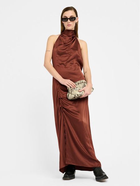 Gestuz Sukienka letnia Walery 10908960 Brązowy Relaxed Fit. Brązowe sukienki damskie Gestuz, na lato, bez wzorów, z wiskozy, bez kołnierzyka, bez ramiączek. Za 539.99 zł.