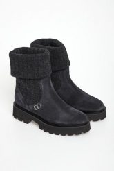 Botki damskie skóra zamszowa CESARE CASADEI. Botki damskie CESARE CASADEI, bez wzorów, ze skóry, bez obcasa, bez zapięcia. W wyprzedaży za 1,959.30 zł.