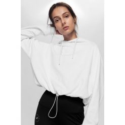 Bluza damska BLD292 - biały. Białe bluzy damskie 4F, bez wzorów, z dzianiny, bez ramiączek, z kapturem. W wyprzedaży za 79.99 zł.