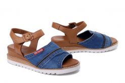 ARTIKER RELAKS 54C0220 brązowy, sandały damskie. Niebieskie sandały damskie Artiker Relaks, bez wzorów, z gumy, bez obcasa, na koturnie, bez zapięcia. Za 173.94 zł.