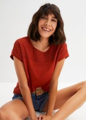 T-shirt z ażurowym haftem z miękkiej wiskozy. Czerwone t-shirty damskie bonprix, w ażurowe wzory, z wiskozy, bez kołnierzyka, bez ramiączek. Za 94.99 zł.